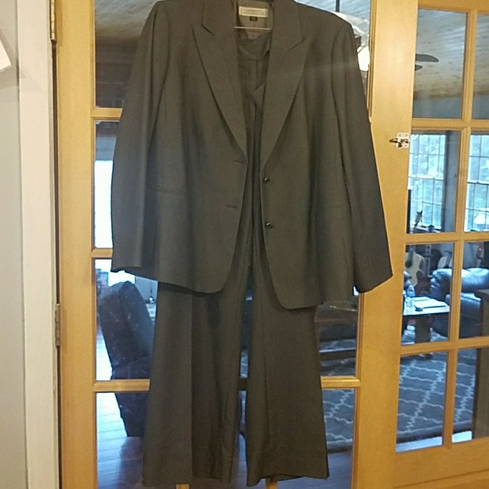 Tahari pants suit